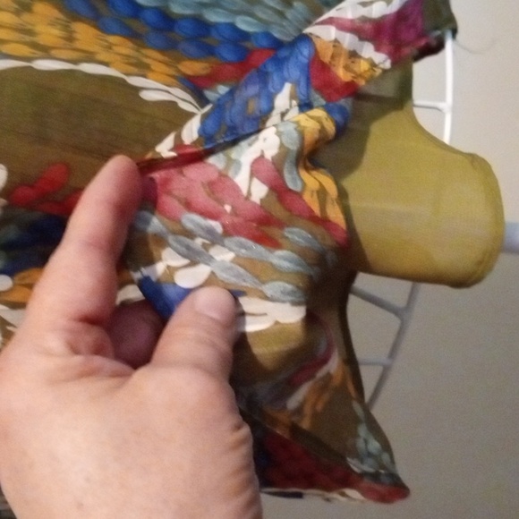 JADE MELODY TAN BLOUSE SLEEVELESS RUFFLED V NECKLINE INTRICATE GOLD STITCHING XS - Picture 4 of 7